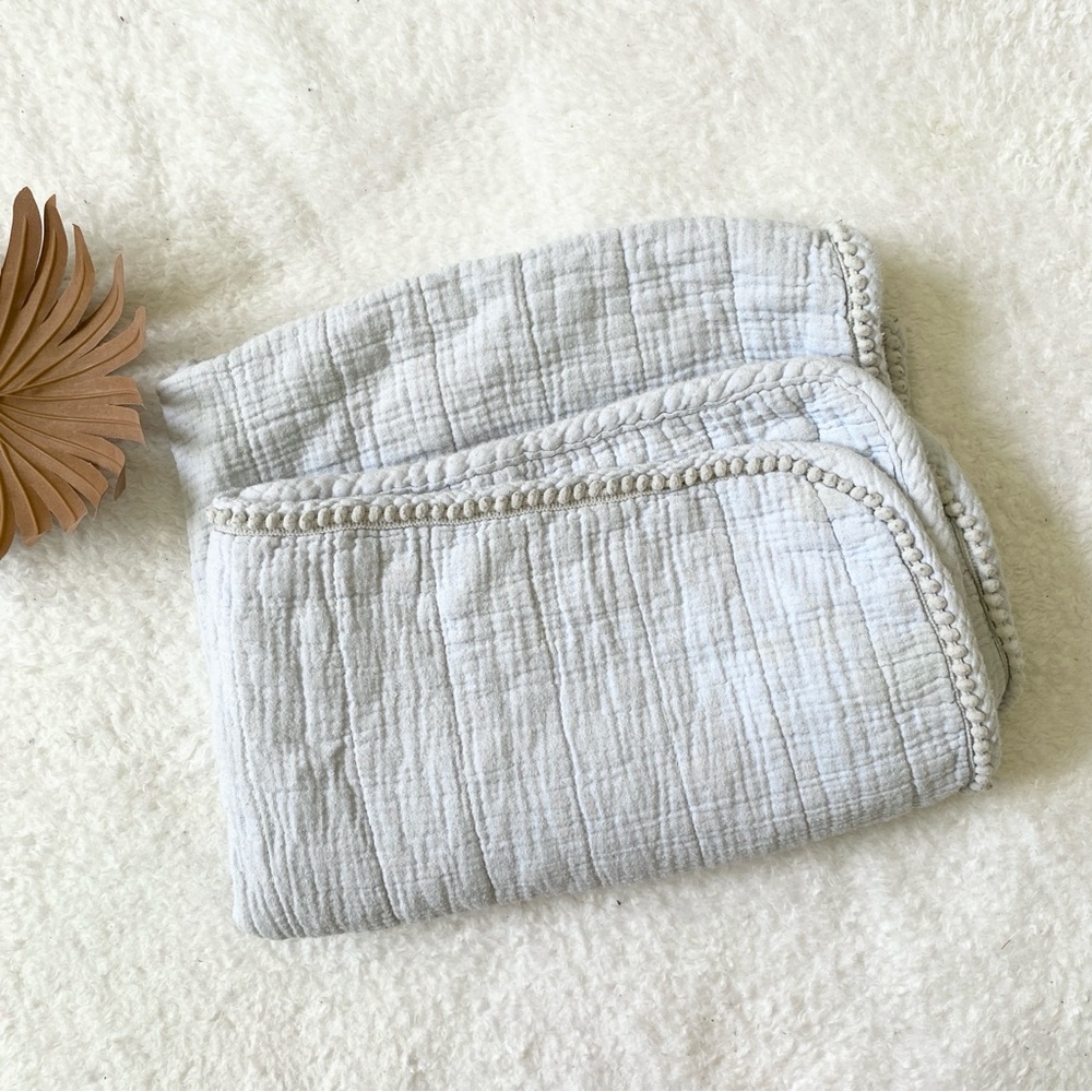 Mon Lapin | muslin type baby quilt swaddle blanket